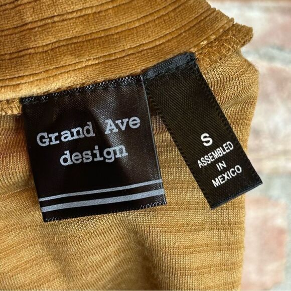 5 forā$25š„Grand Ave Design Tan Ribbed Velvet Skirt JuniorsāSmall - Picture 3 of 5